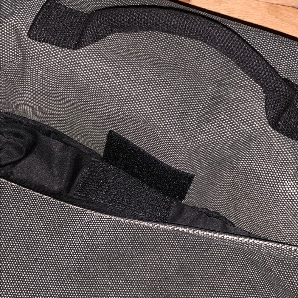 Ducti Messenger Bag - Picture 4 of 4